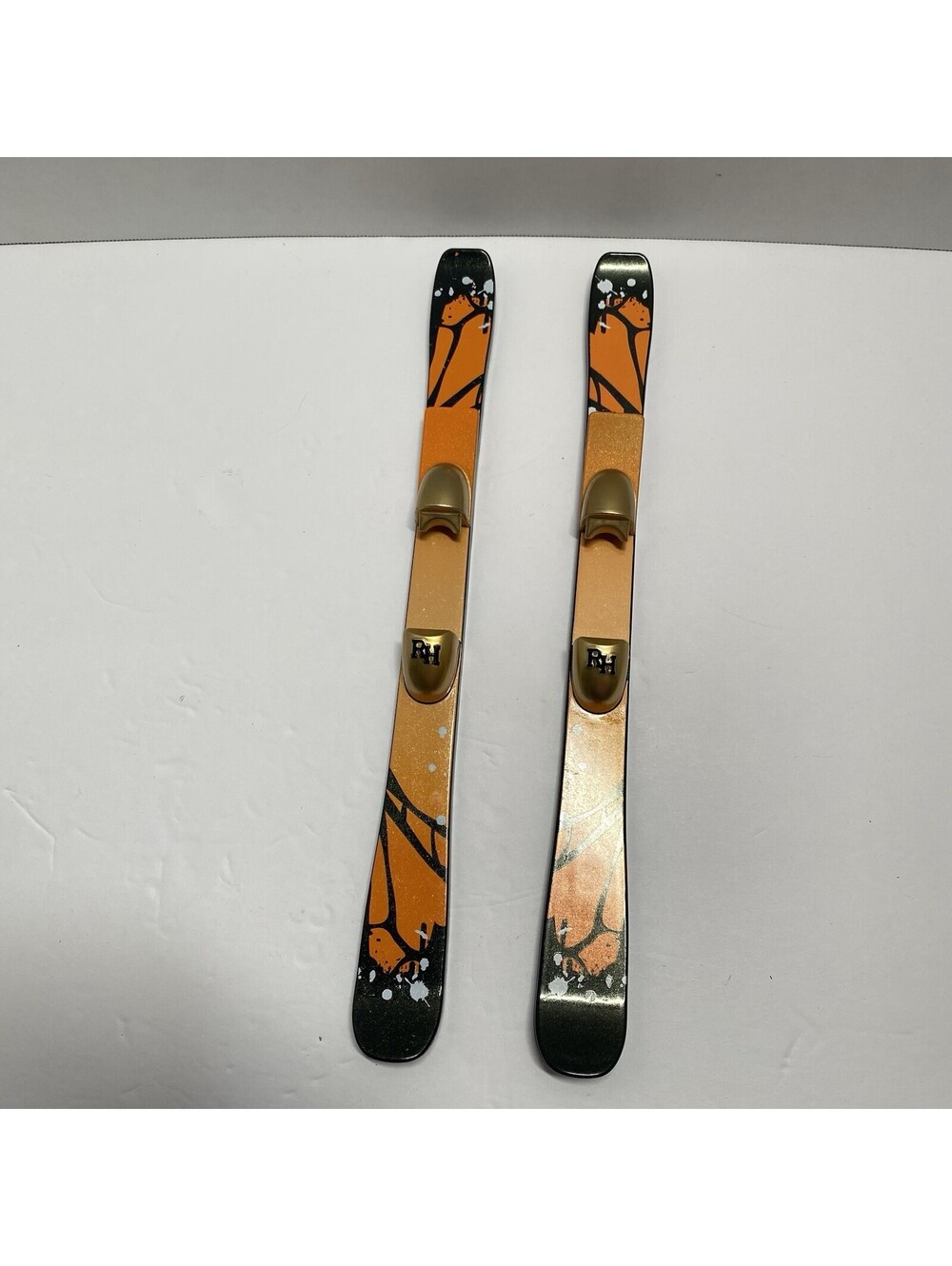 MGA Rainbow High Poppy Doll Skis Orange Monarch Butterfly